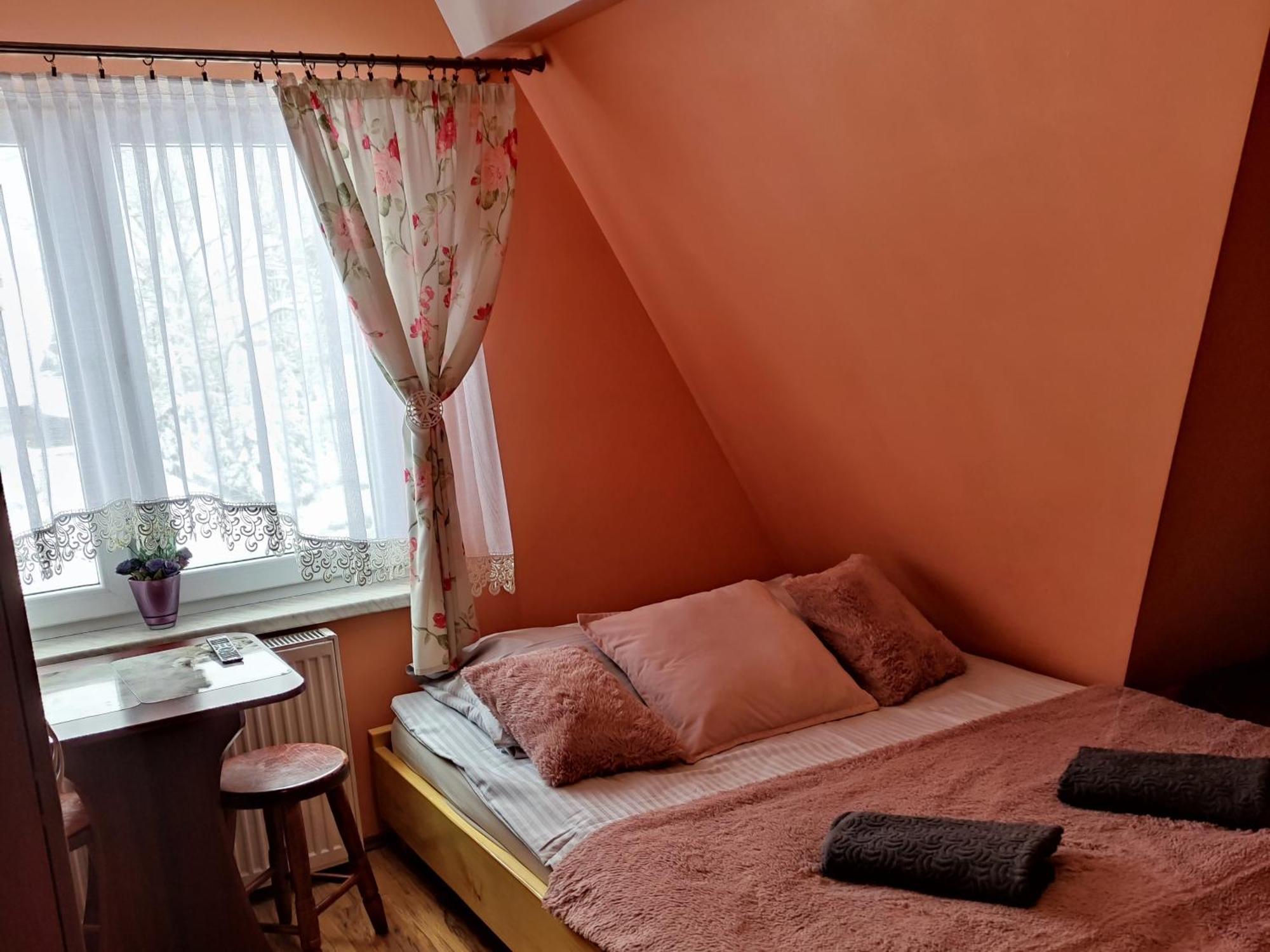 Pokoje I Apartamenty Regionalny Styl Ul Krole 1A Zakopane Room photo